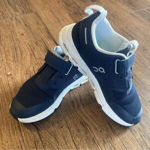 little kids On clouds size 11c